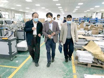 “老兵”逆行而上 廣告設(shè)計(jì)行業(yè)的堅(jiān)守與創(chuàng)新